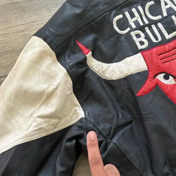 Vintage 80s NBA Chicago Bulls Leather Jacket Size Medium - Picture 6 of 8